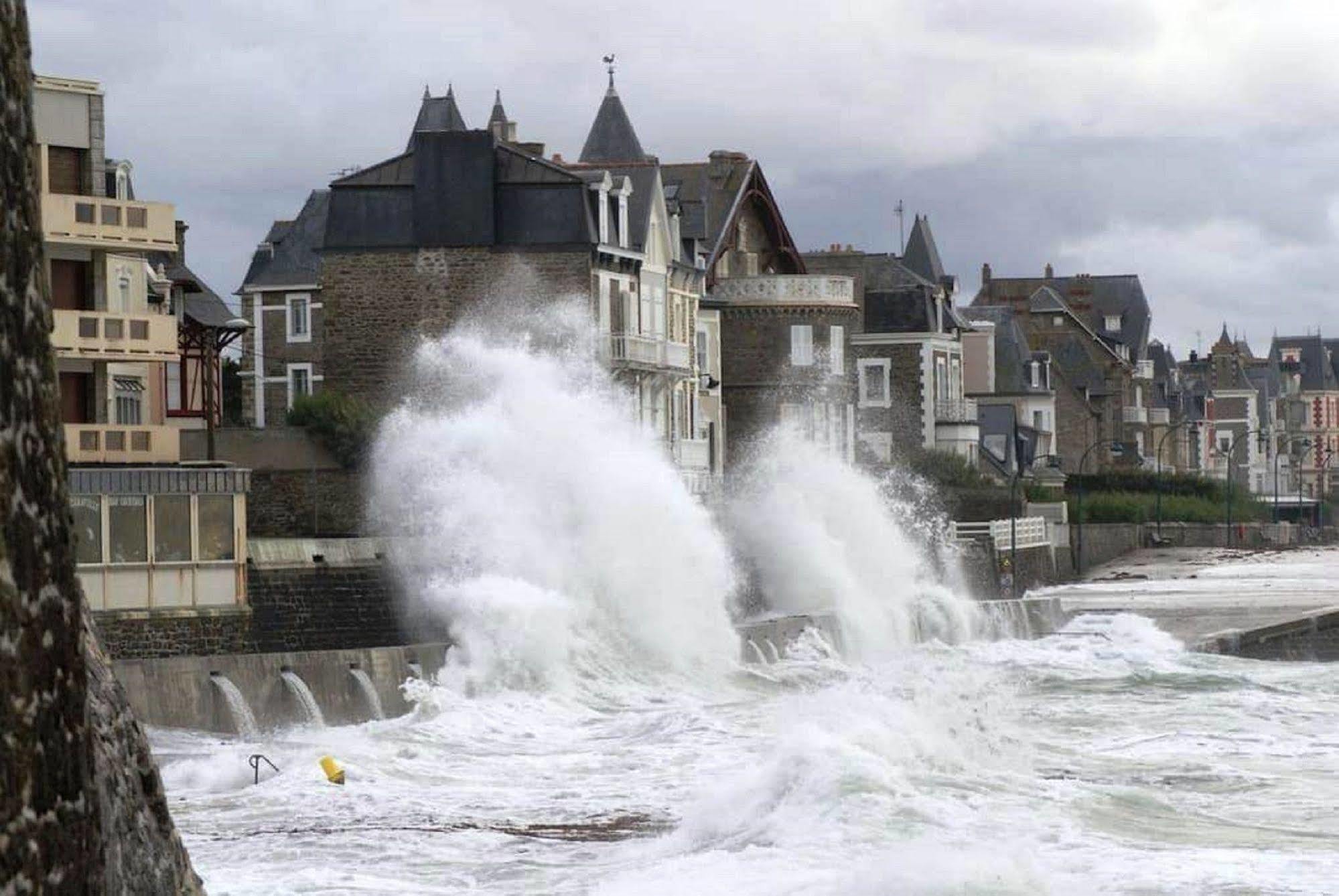 Appartement Saint Malo Vue Sur Mer Et Sur Intra Muros, Ferry, Plage Et Commerces A 50 M Exteriér fotografie